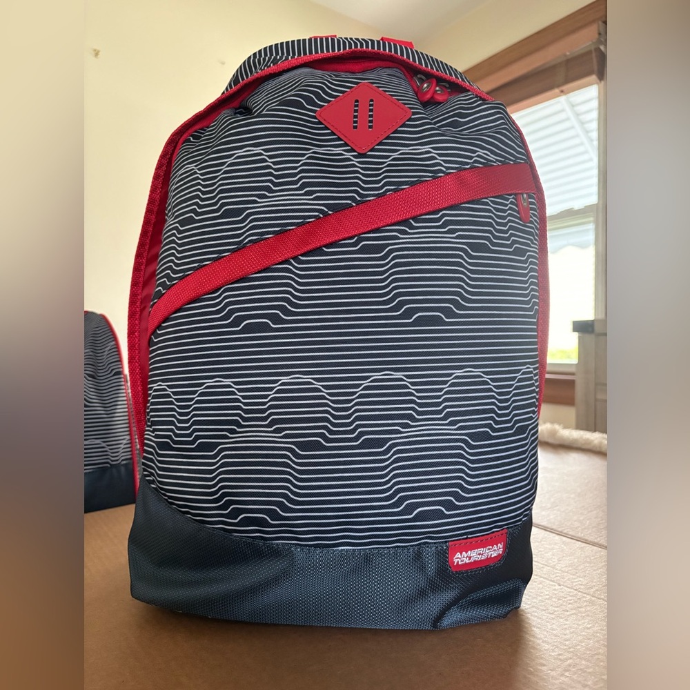 NWOT 🎒SET OF TWO 🎒American Tourister Mickey Mouse Wave Design